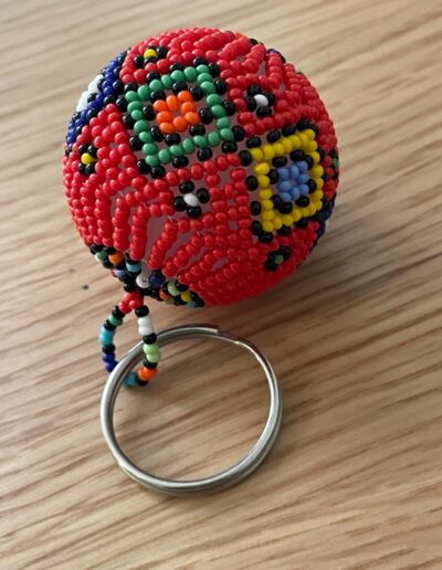Ключодържател с червена топка